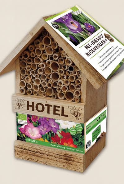 Bee Hotel avec bulbes de freesia